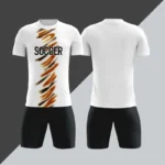 定制足球球衣制造商来样定做服务足球队制服，带标志100% 聚酯热转印短袖短裤